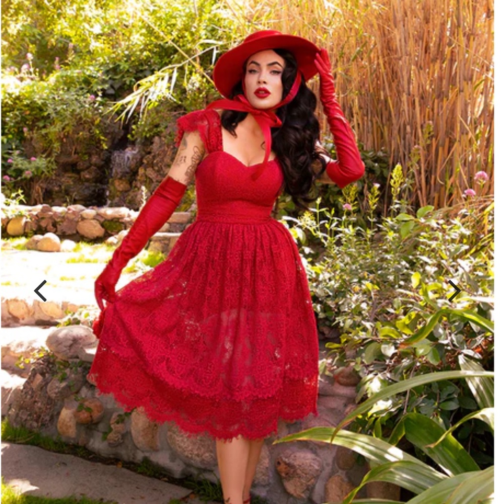 La Femme en Noir Southern Gothic Skirt in Crimson